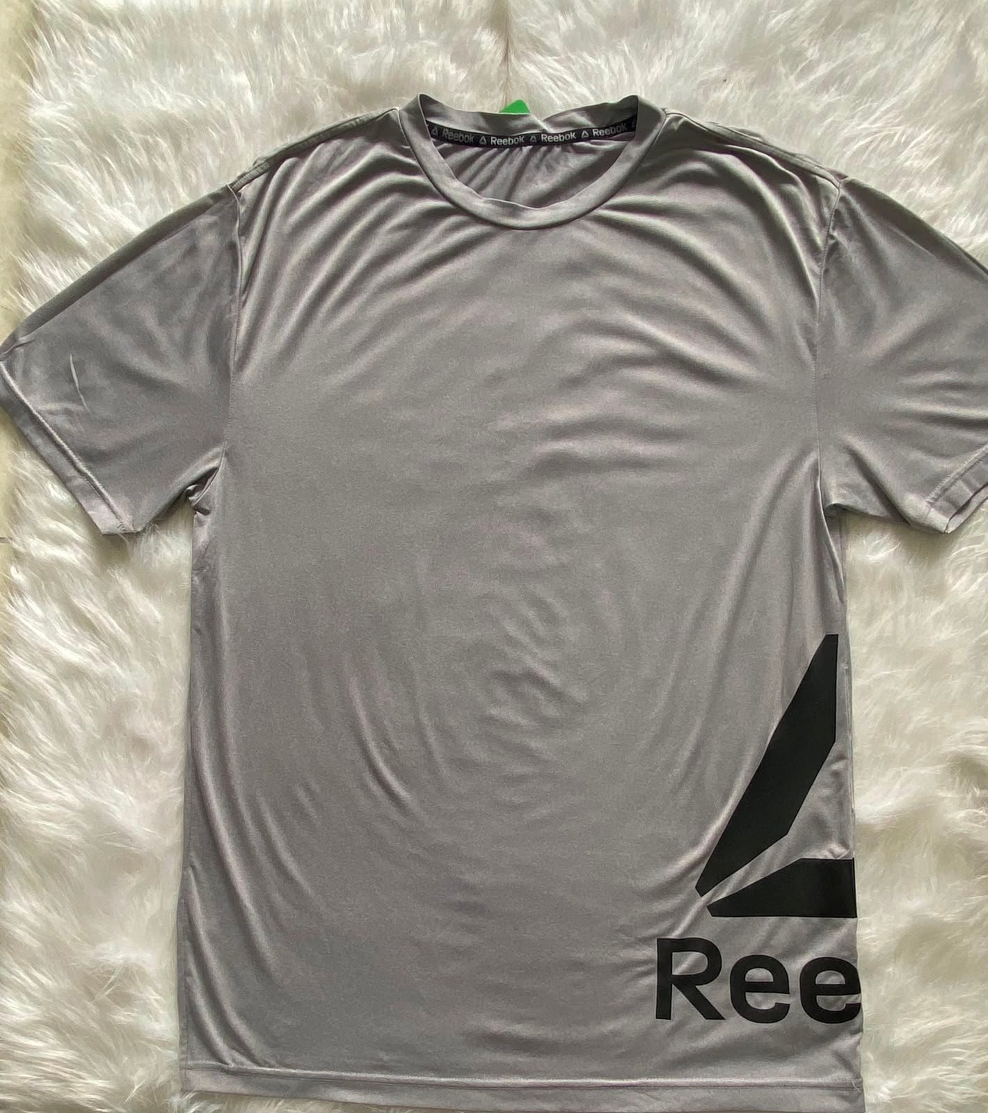 Camiseta Reebok Gris