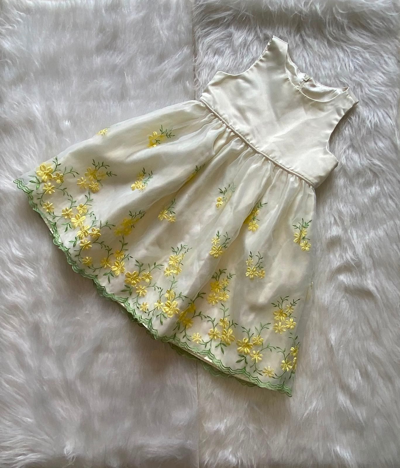 Vestido Blanco de Tul con Bordado